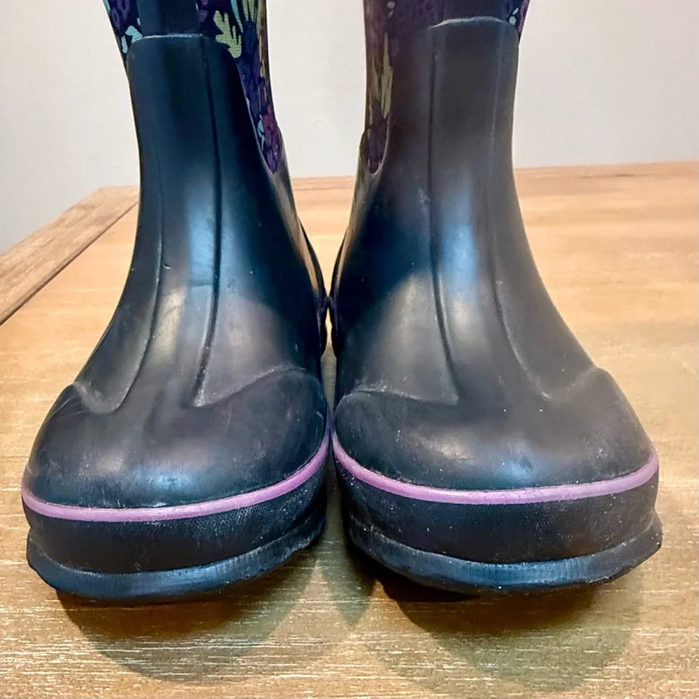 Bogs Kids Classic Boot Insulated Rain Snow Waterproof Black Purple Floral Sz 2‎